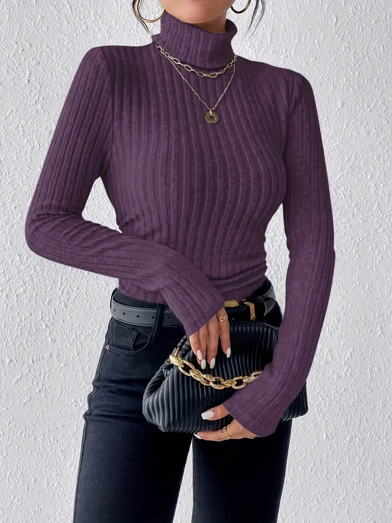Pull cotelé simple col roulé