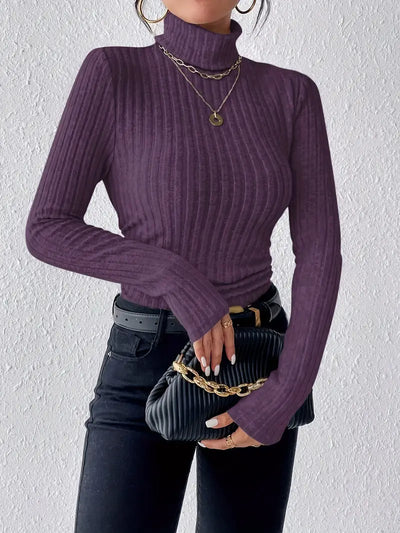 Pull cotelé simple col roulé