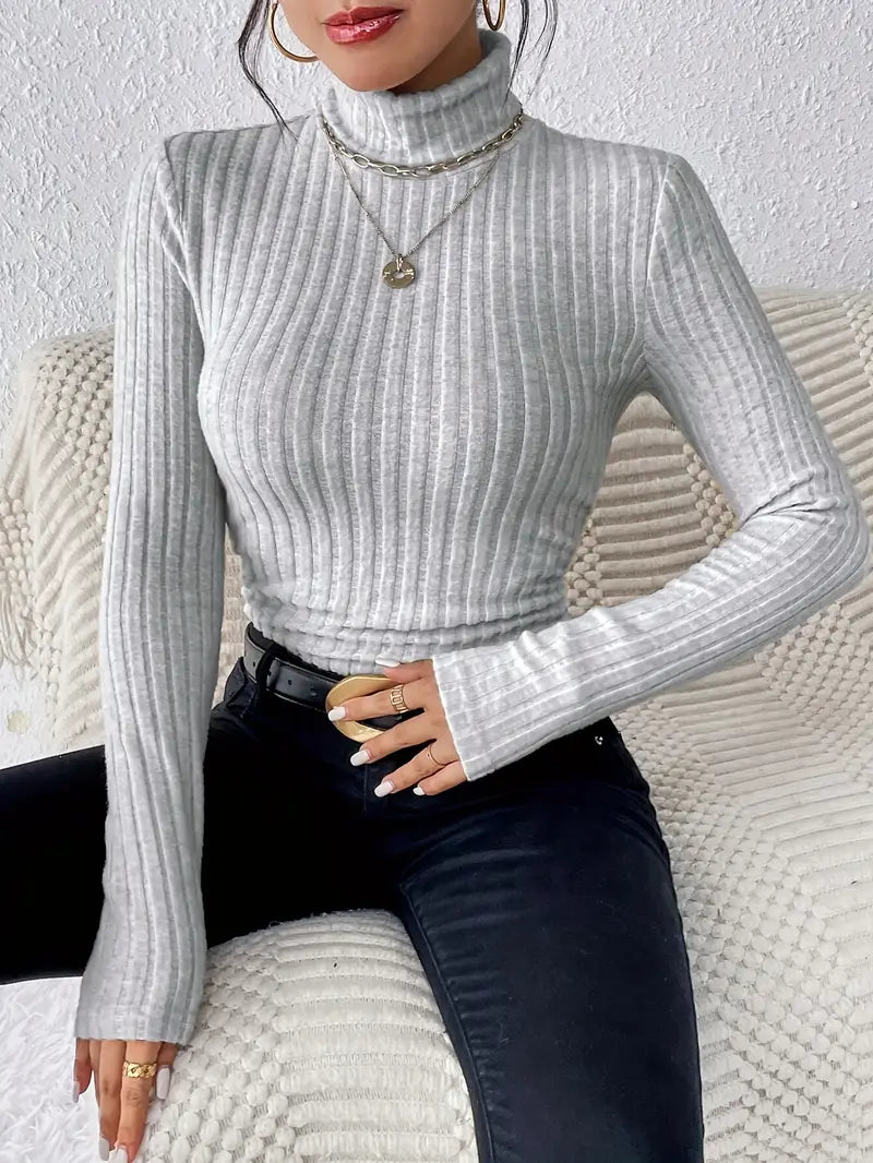 Pull cotelé simple col roulé
