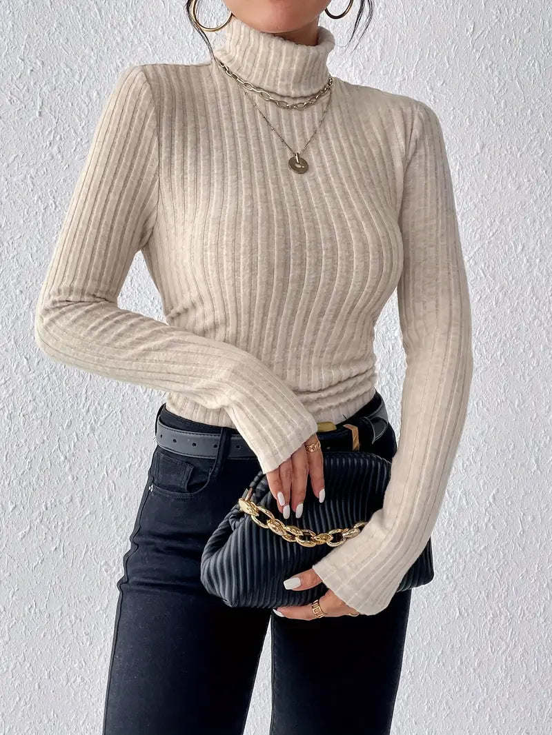 Pull cotelé simple col roulé