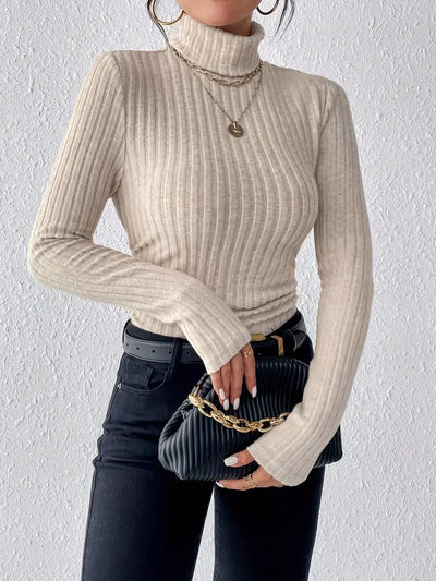 Pull cotelé simple col roulé