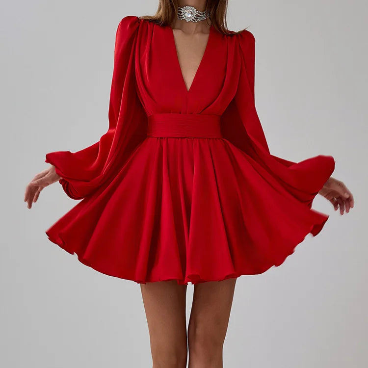 Abito rosso corto aderente con volant
