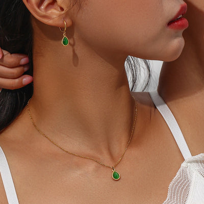 Collana con goccia d'acqua in pietra semipreziosa