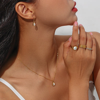 Collana con goccia d'acqua in pietra semipreziosa