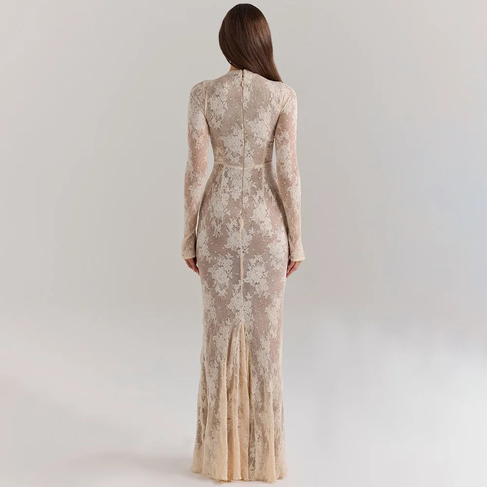 Robe longue blanche en dentelle