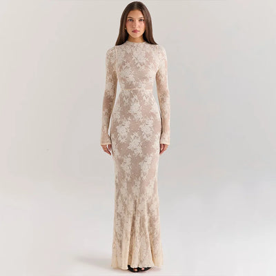 Robe longue blanche en dentelle