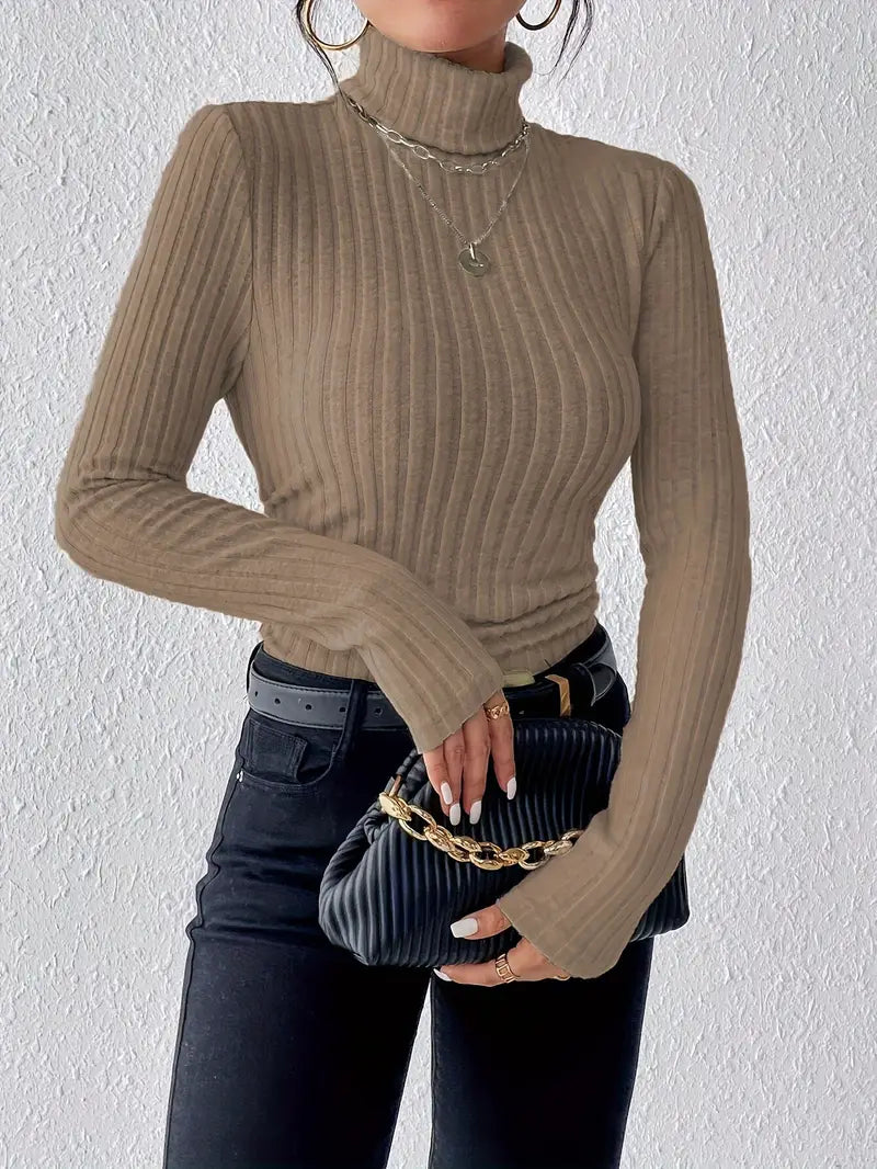 Pull cotelé simple col roulé