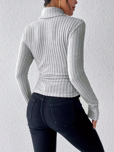 Pull cotelé simple col roulé