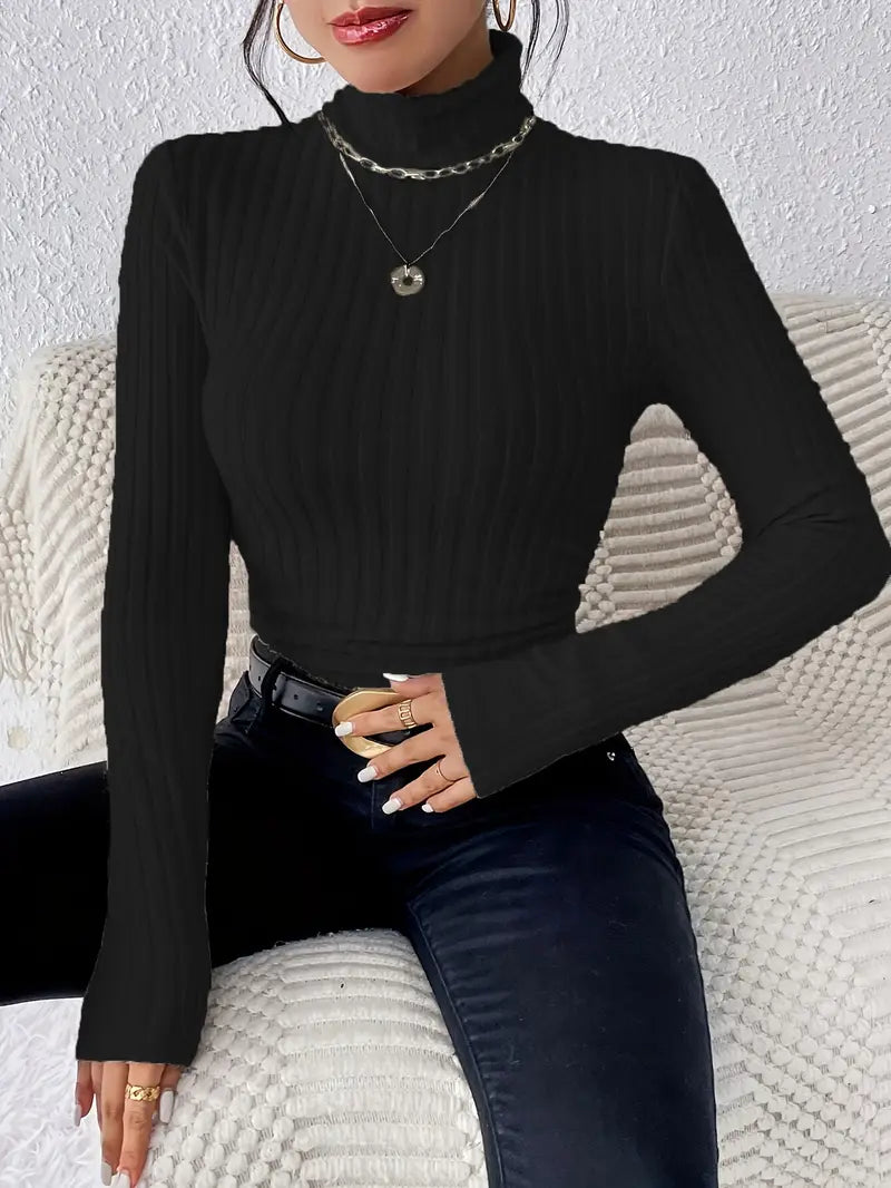 Pull cotelé simple col roulé