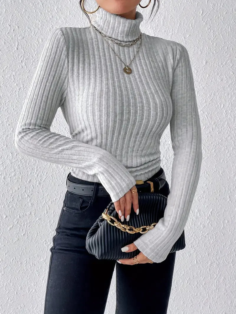 Pull cotelé simple col roulé