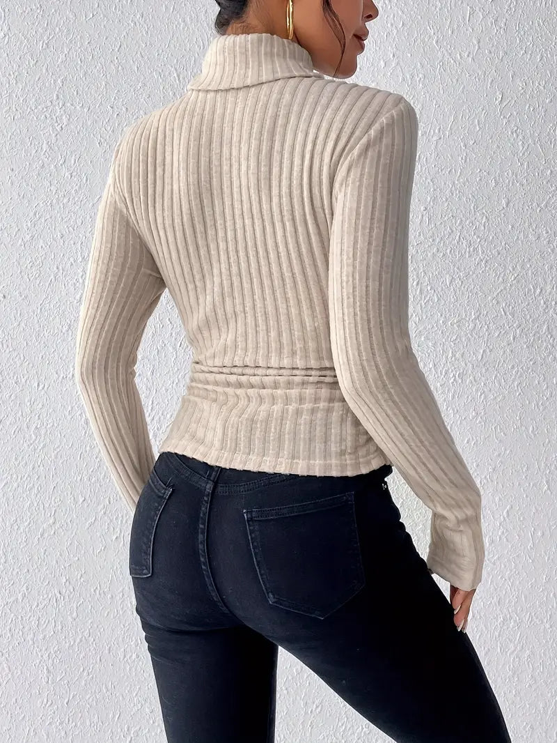 Pull cotelé simple col roulé