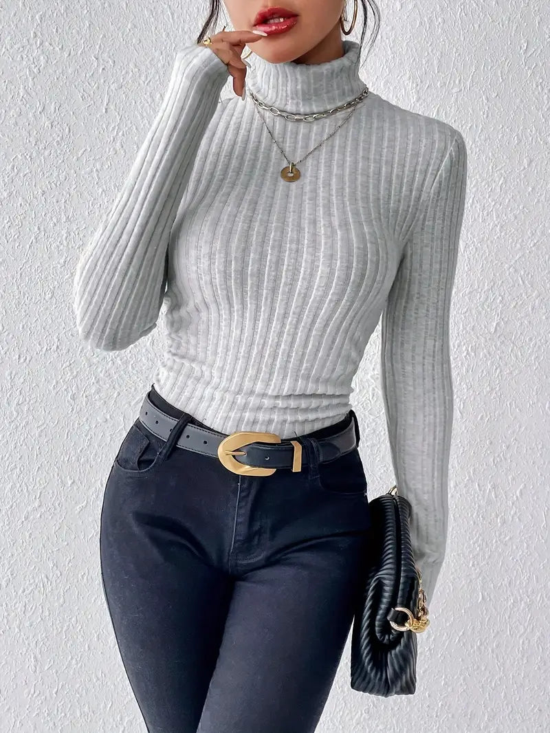 Pull cotelé simple col roulé
