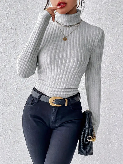 Pull cotelé simple col roulé