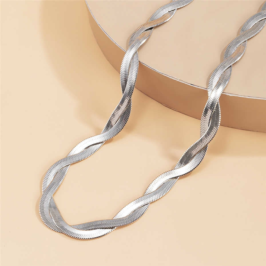 Collier fin ras du cou torsadé