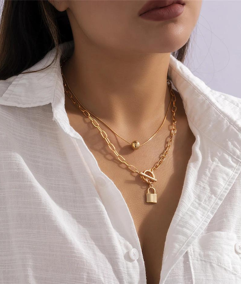Doppio lucchetto e collana di perle